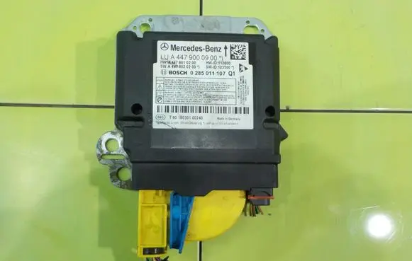 Mercedes-Benz Vito Viano W447 Airbag control unit/module A4479000900 XP206