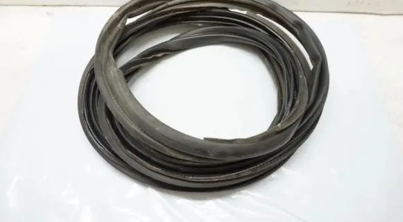 Renault Koleos I Trunk rubber seal (body) 
