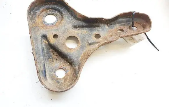 Mazda 6 Engine mounting bracket