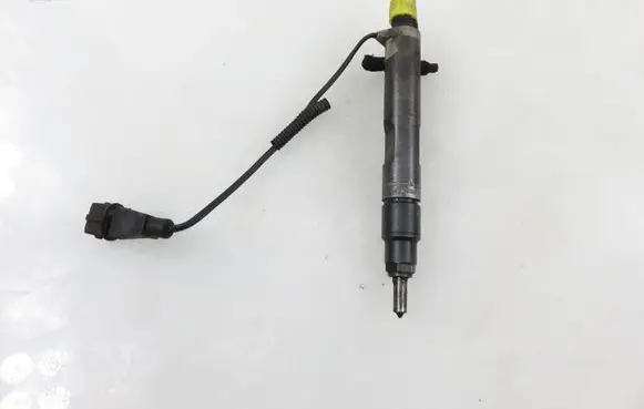 Volkswagen Golf IV Fuel injector 038130201F