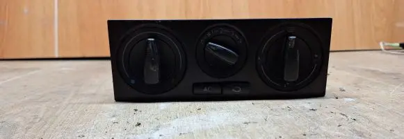 Volkswagen PASSAT B5.5 Climate control unit 1J0820045F 657837L08 901511210000