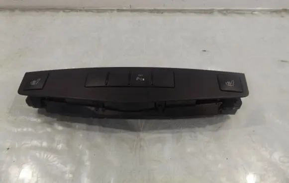 Mercedes-Benz C AMG W204 Seat heating switch A2048704310