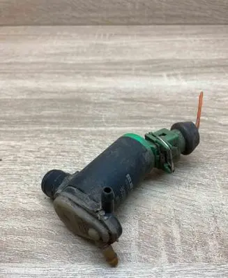 Peugeot 306 Windscreen/windshield washer pump 90095 8MB WITHPLUG