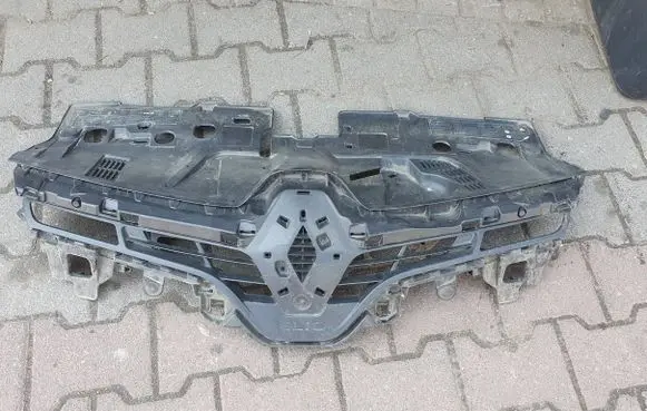 Renault Clio IV Front bumper upper radiator grill 628101467R