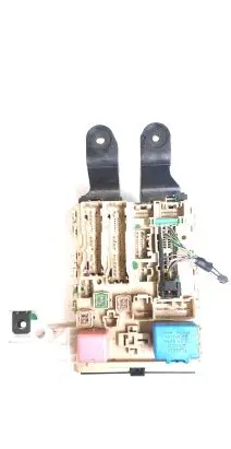 Toyota Avensis T270 Fuse module 8273005660A