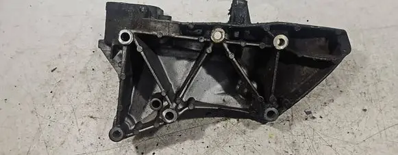 Engine mounting bracket