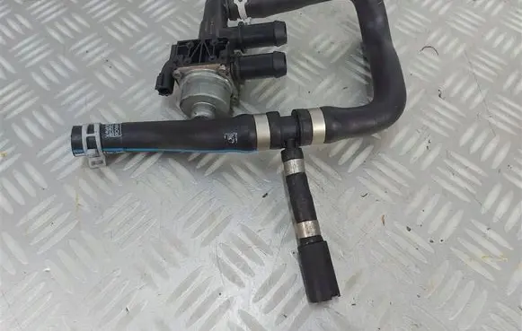 Ford Kuga III Valve LU5A8C505AA