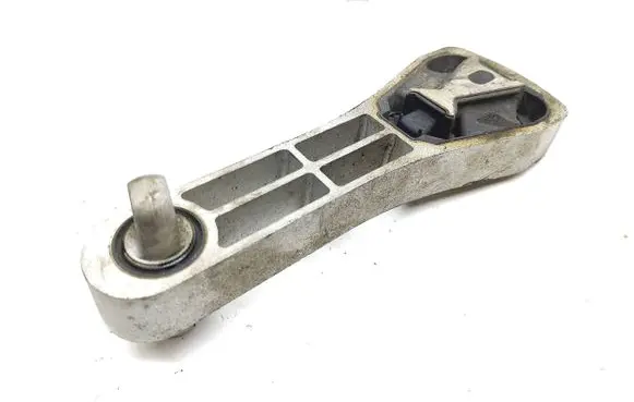 Volvo S90, V90 Engine mount bracket
