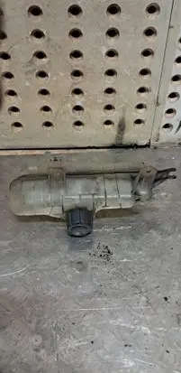 Nissan Note (E11) Coolant expansion tank/reservoir
