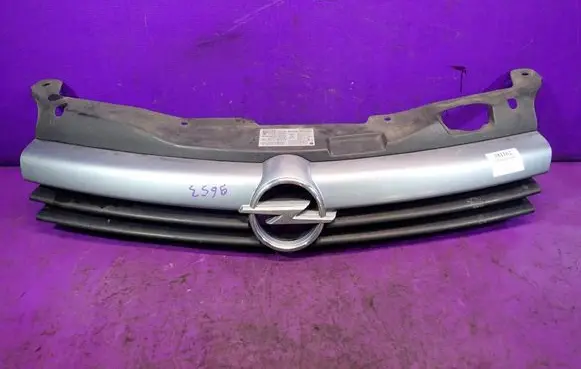 Opel Astra H Front grill 