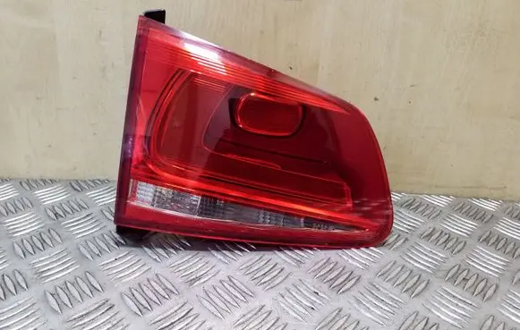 Volkswagen Touareg II Tailgate rear/tail lights 7P6945093A 89090273