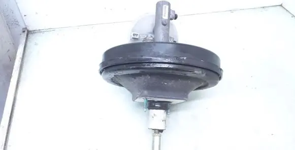 Volkswagen PASSAT B5 Brake booster 8D0612105F 8E0611301