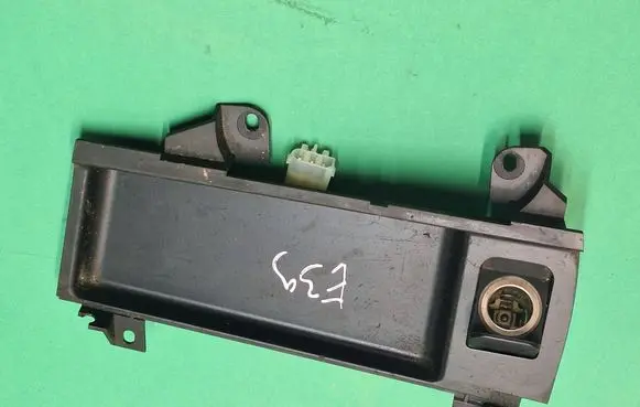 BMW 5 E39 12 V Socket (front) 8159694
