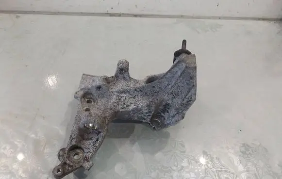Citroen C4 Grand Picasso Engine mounting bracket