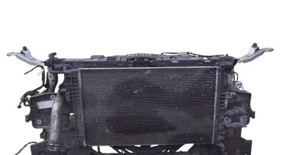 Renault Megane III Radiator support slam panel