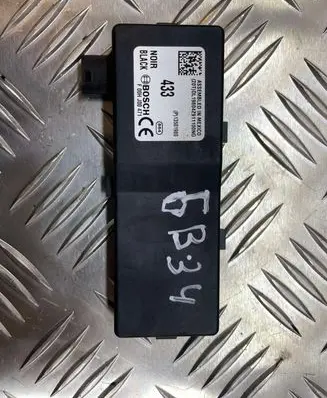 Opel Insignia A Door central lock control unit/module 13501980