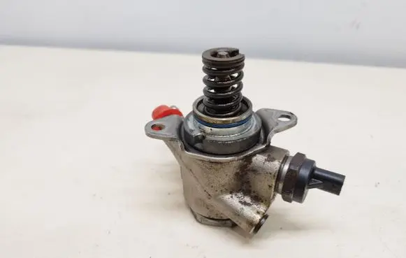 Porsche Cayenne (92A) Fuel injection high pressure pump