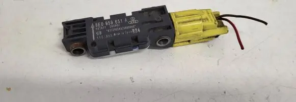Audi A4 S4 B7 8E 8H Airbag deployment crash/impact sensor 8E0959651A 601971 200907