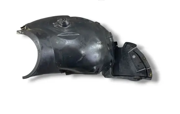 Front wheel arch liner splash guards