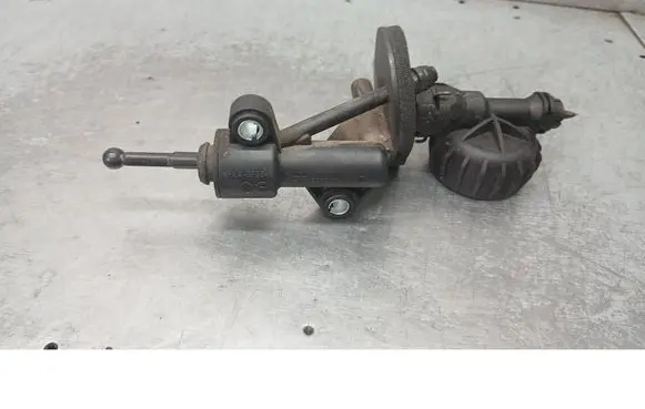 Opel Corsa D Clutch master cylinder 55190993