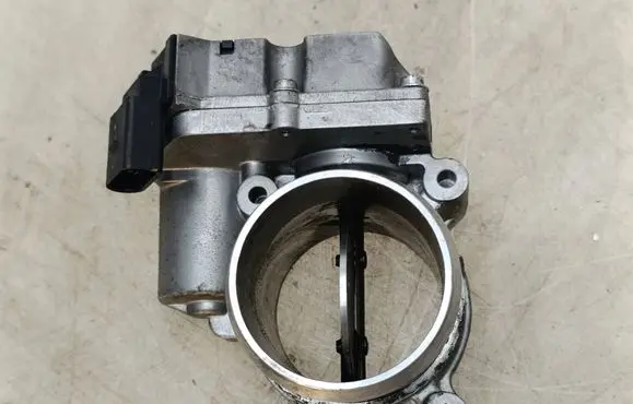 Volkswagen Touareg I Throttle valve R062316067 THB5950CZ