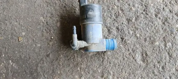 Renault Clio IV Windscreen/windshield washer pump 9641553880