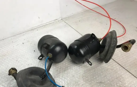 BMW X5 E70 Pneumatic air compressor intake pipe/hose 