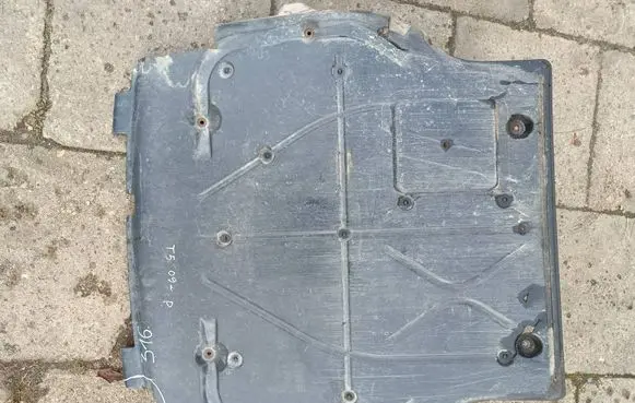 Engine splash shield/under tray