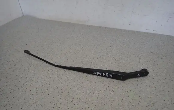 Suzuki Splash Front wiper blade arm