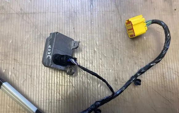 Jeep Grand Cherokee (WK) ESP acceleration yaw rate sensor 56044148AA 25098500164 SC00C220221