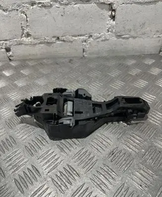 Rear door exterior handle/bracket