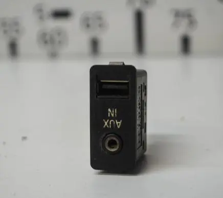 BMW 5 F10 F11 AUX in-socket connector 9129651