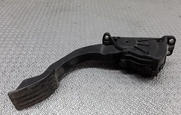 Ford C-MAX I Accelerator throttle pedal 3M519F836ED