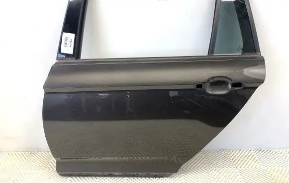 Volkswagen PASSAT B8 Rear door LB8R