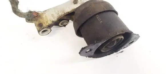 Honda Accord Engine mount bracket