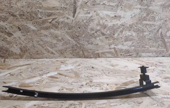 Jaguar XK8 - XKR Front door coupe window/glass frame 