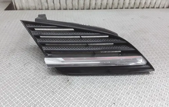 Nissan Primera Front bumper upper radiator grill