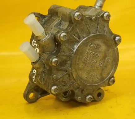 Volkswagen PASSAT B6 Vacuum pump 03G145209C
