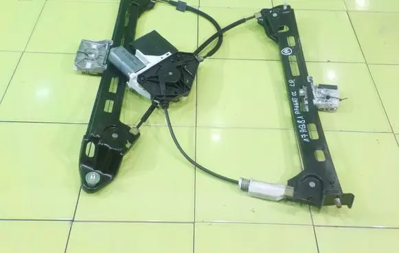 Volkswagen PASSAT CC Front door window regulator with motor 1K0959792P 17AB81