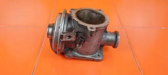 BMW 5 E60 E61 EGR thermostat 7791480 306D4