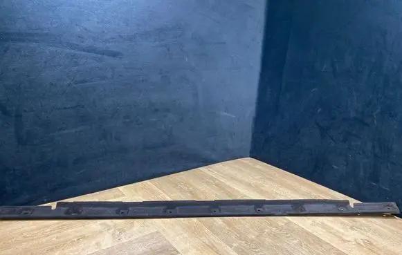 Foot area side trim