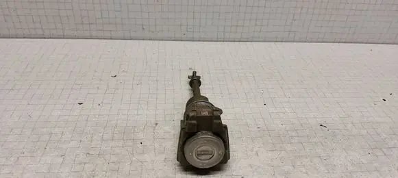Toyota Avensis T250 Front door lock (next to the handle) N0501337