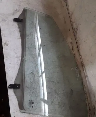 KIA Sorento Front door window glass four-door