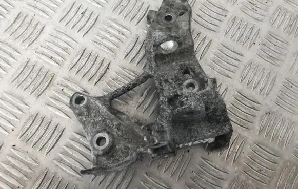Volvo V50 Engine mounting bracket 9653249480