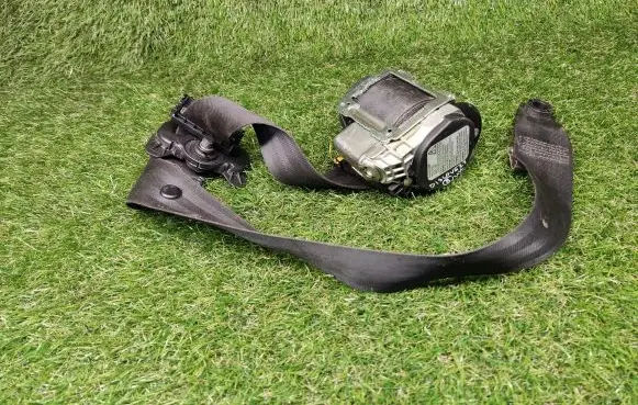 Land Rover Discovery 3 - LR3 Front seatbelt 8H2261294ACW 609210700