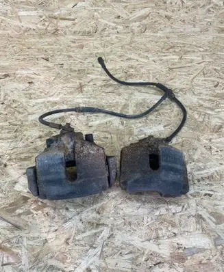 Volkswagen PASSAT B6 Front brake caliper