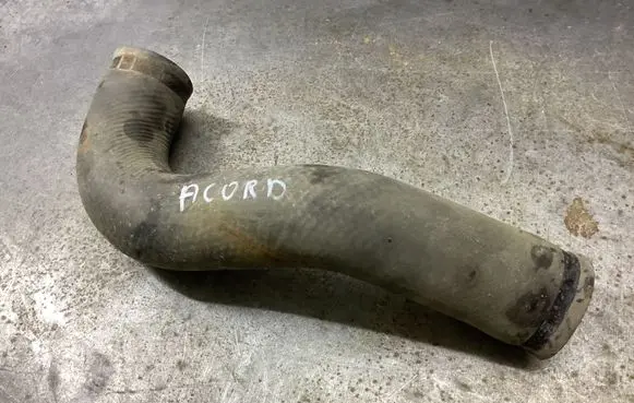 Coolant pipe/hose