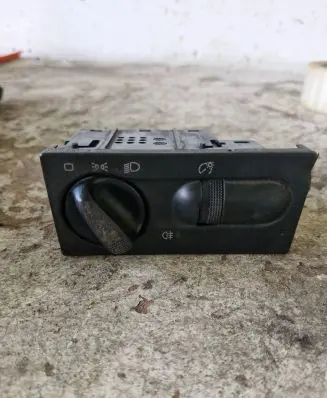 Volkswagen Golf III Light switch 1H6941531A