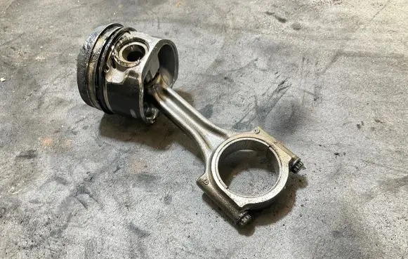 Peugeot Partner III Piston with connecting rod