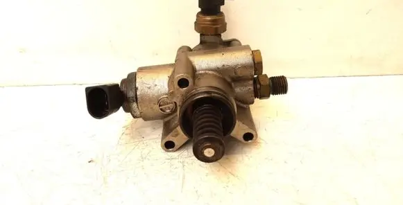 Audi A4 S4 B7 8E 8H Fuel injection high pressure pump 06E906051E